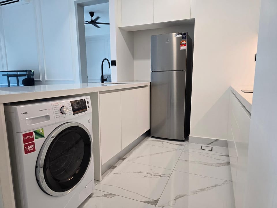 Kitchen or kitchenette, washing machine, dryer