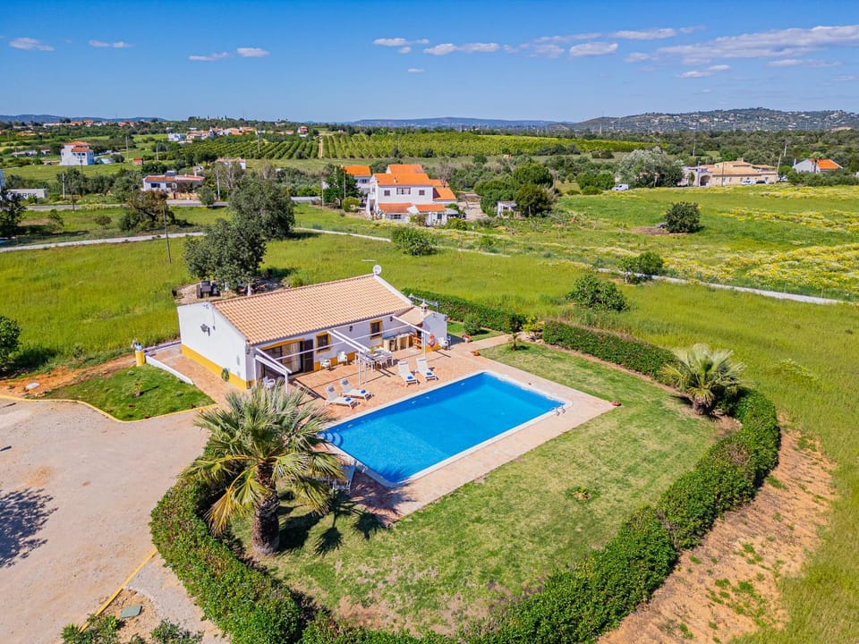 Property building, Day, Natural landscape, Bird's eye view, Garden, Garden view, Pool view, Swimming pool, sunbed