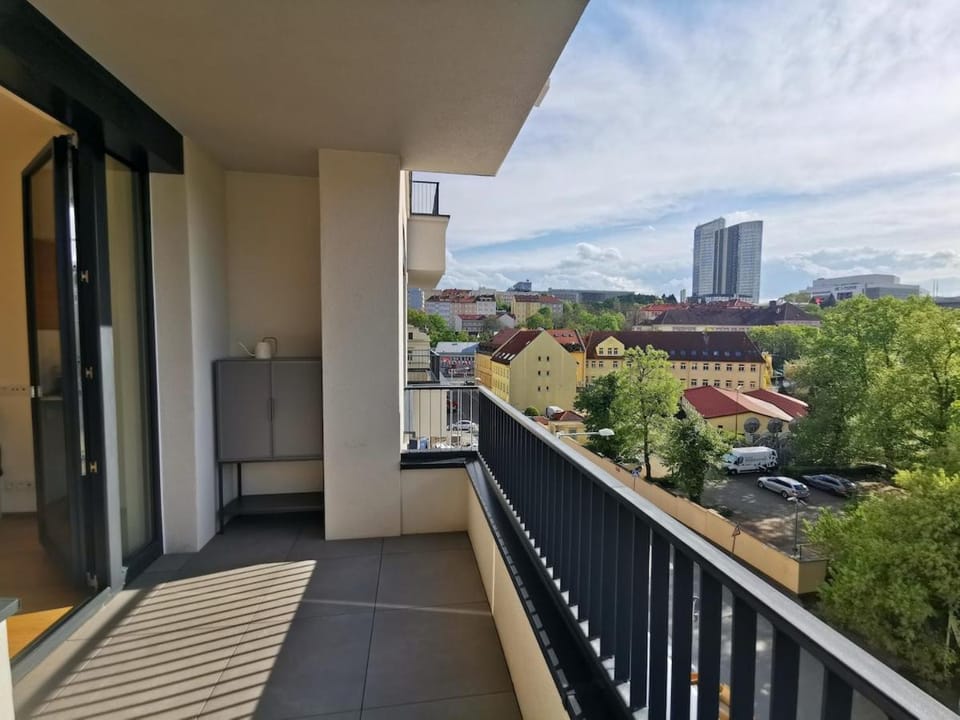 free private Parking, central location, Nuslesky Pivovar sunset balcony home, Apartment in Prague