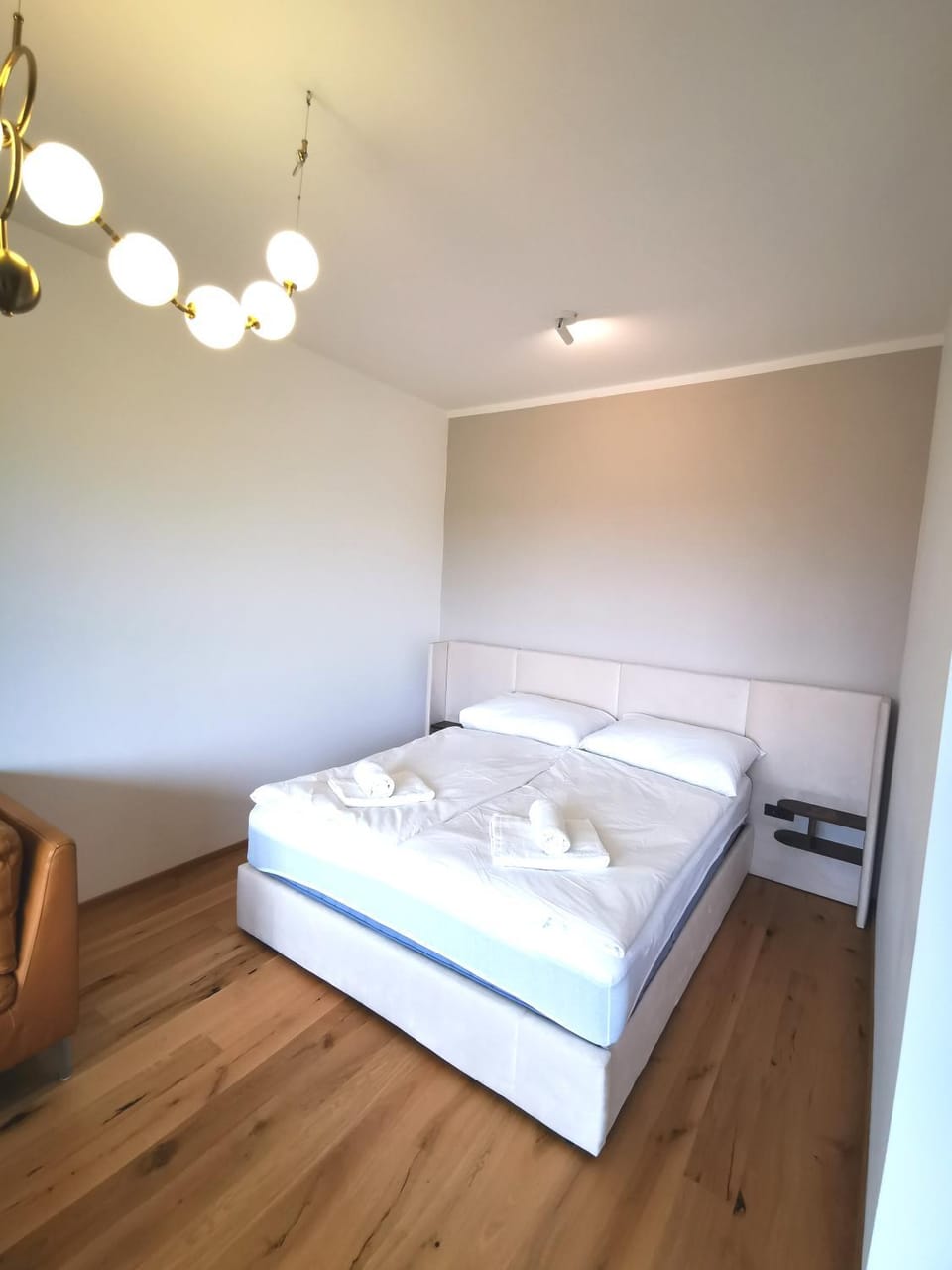 free private Parking, central location, Nuslesky Pivovar sunset balcony home, Apartment in Prague