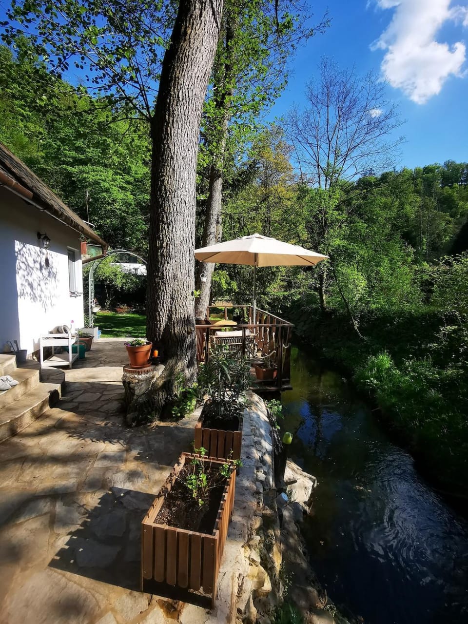 fairy tale cottage on water stream, 30 minutes from South Prague House in Czechia
