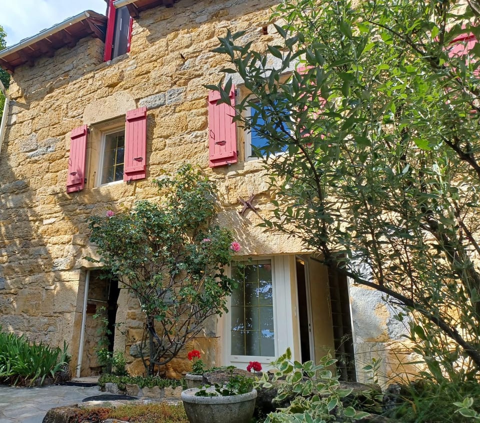 Maison authentique avec vue dominante House in Occitanie
