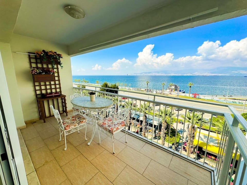 Perfect Sea View with Special Parking Apartment in Izmir