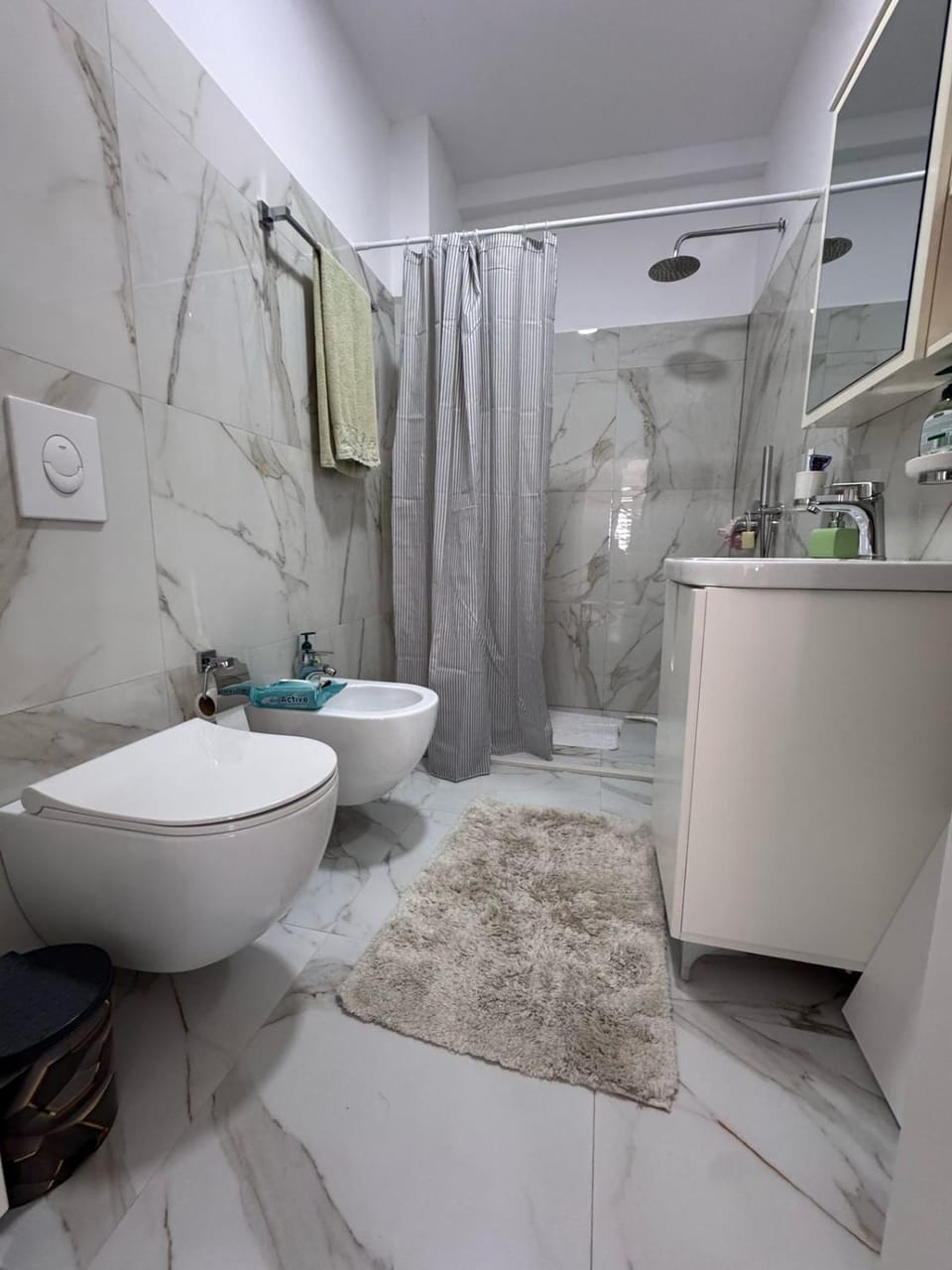 Shower, Toilet, Bathroom, bidet, towels