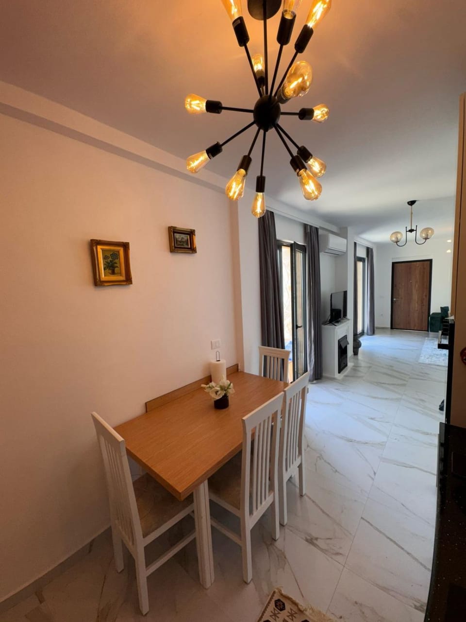 Photo of the whole room, Seating area