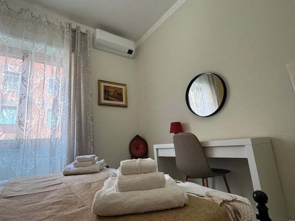 Elegant Home in Rome Appio, Wi-Fi, Subway Apartment in Rome