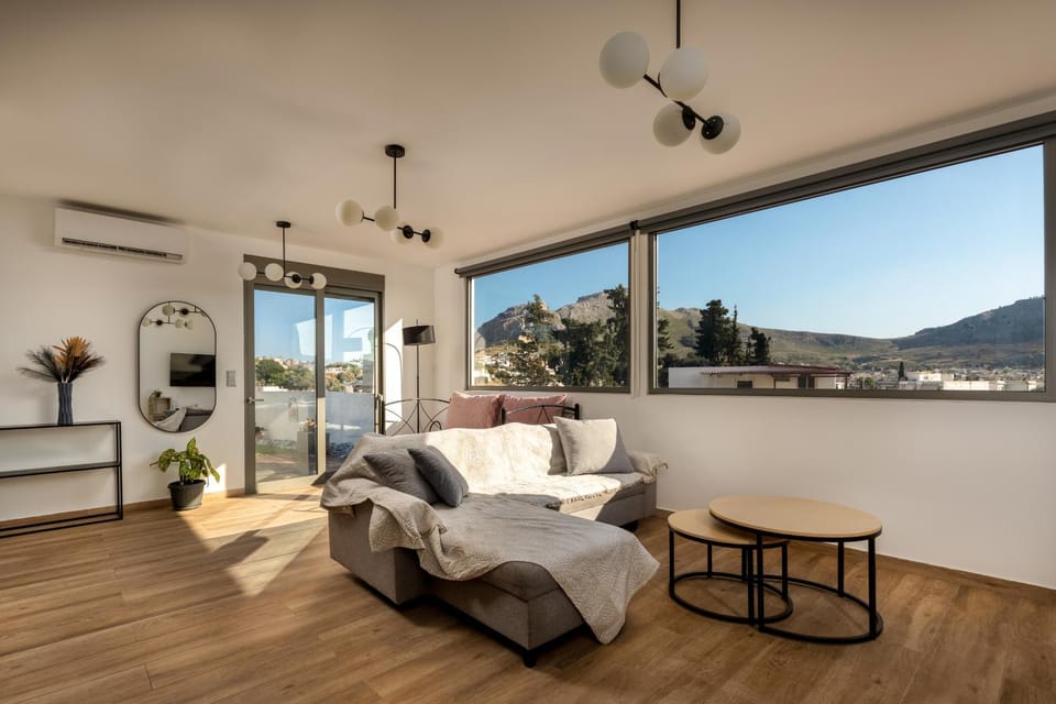 Day, Natural landscape, View (from property/room), Living room, Seating area, City view, City view, Mountain view