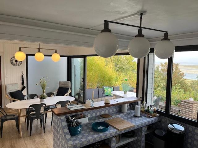 Natural landscape, Kitchen or kitchenette, Dining area, internet