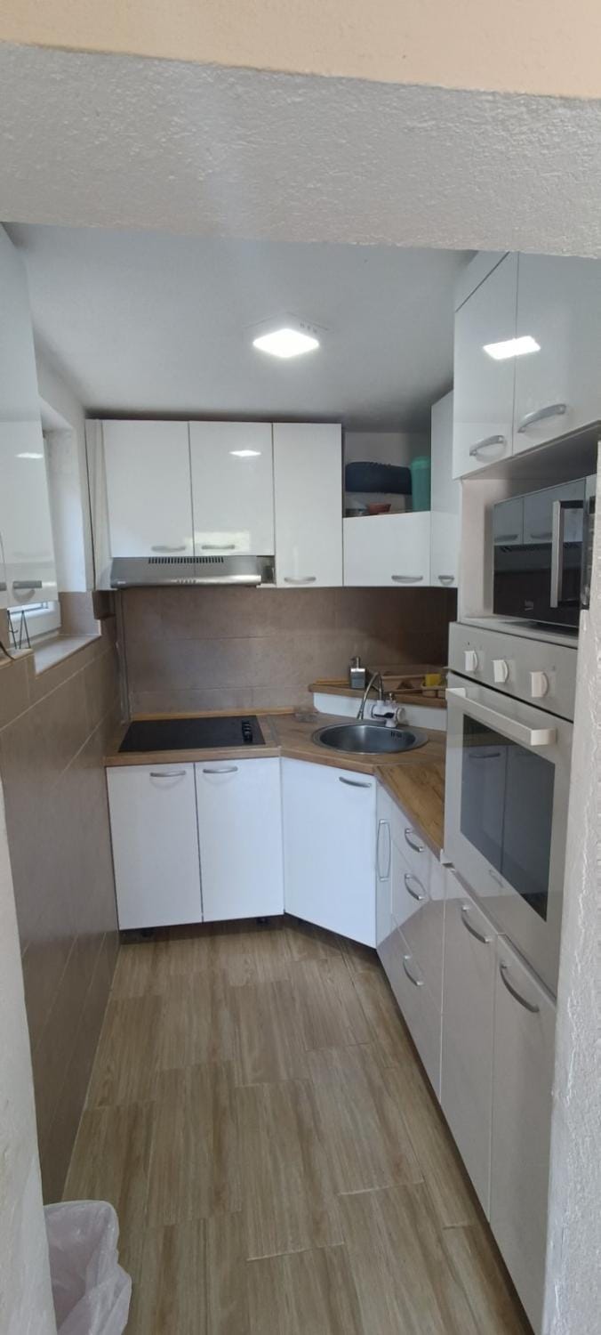 Vila Piramida - Zavojsko jezero-PIROT House in Bulgaria