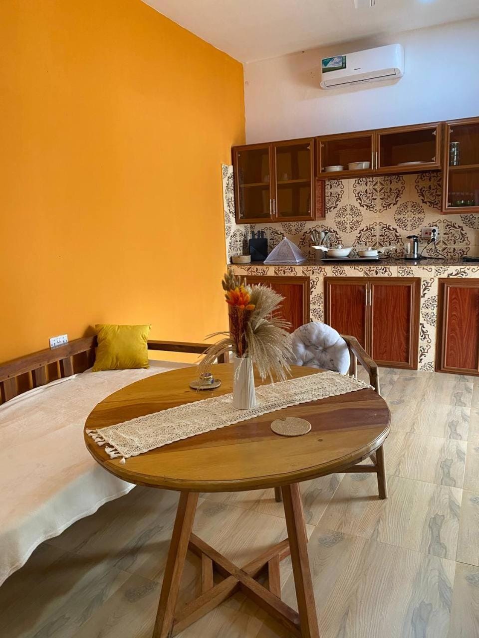 Kitchen or kitchenette, Living room, Dining area