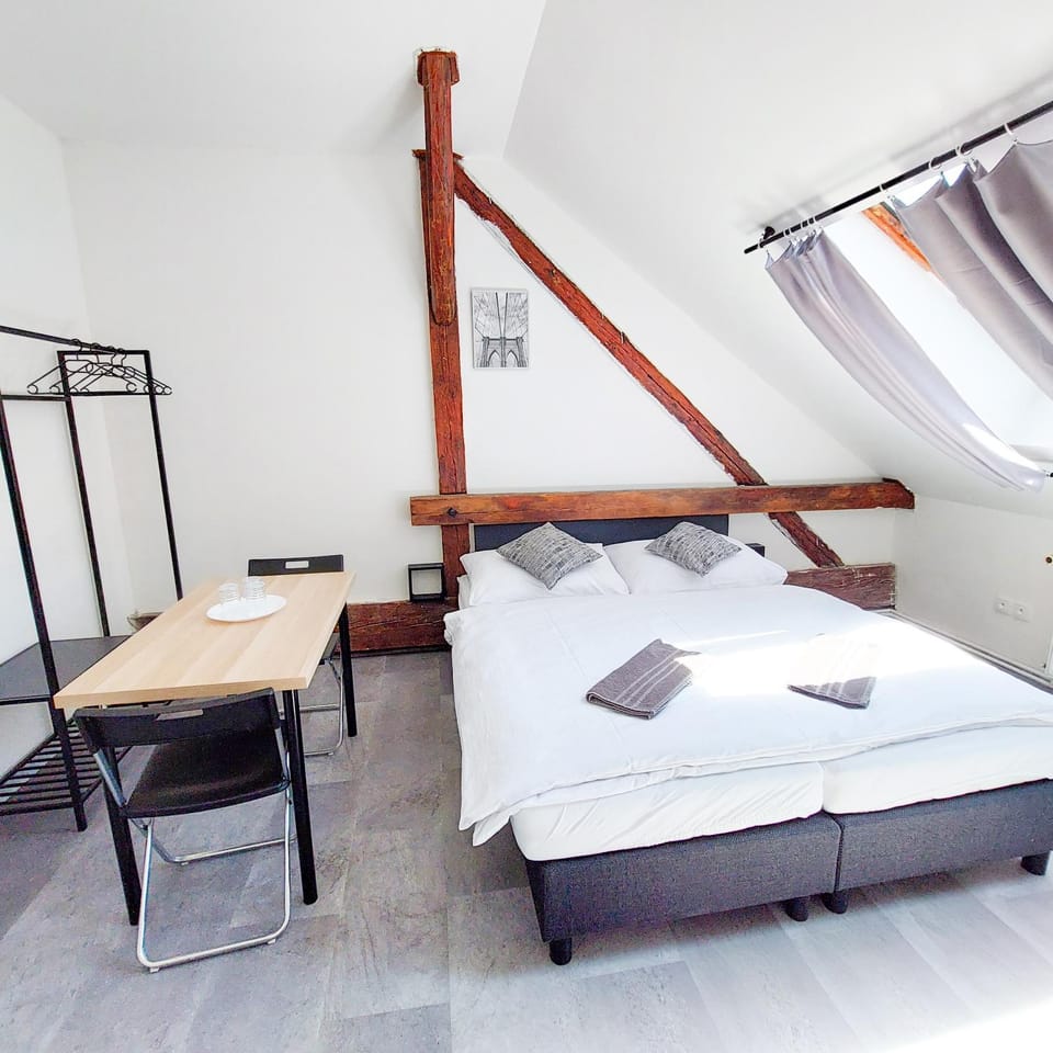 Bed, Day, Photo of the whole room, Bedroom