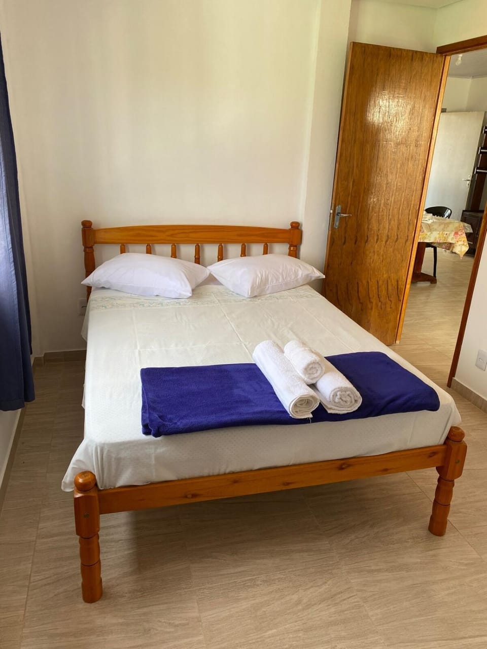 Bed, Photo of the whole room, towels