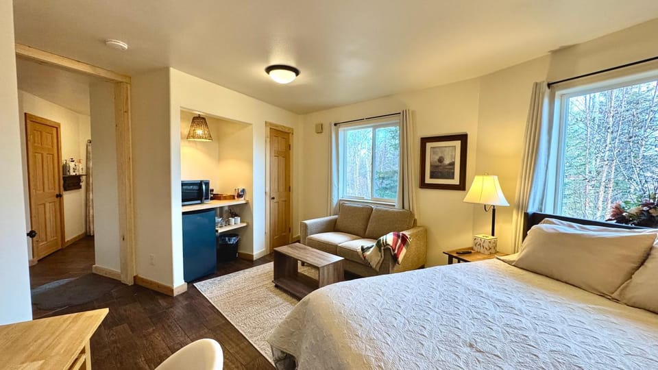 Majestic View Roundhouse - Peace Room Vacation rental in Alaska