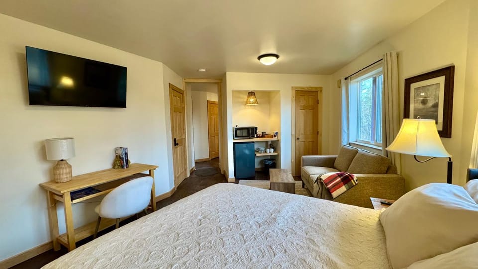 Majestic View Roundhouse - Peace Room Vacation rental in Alaska