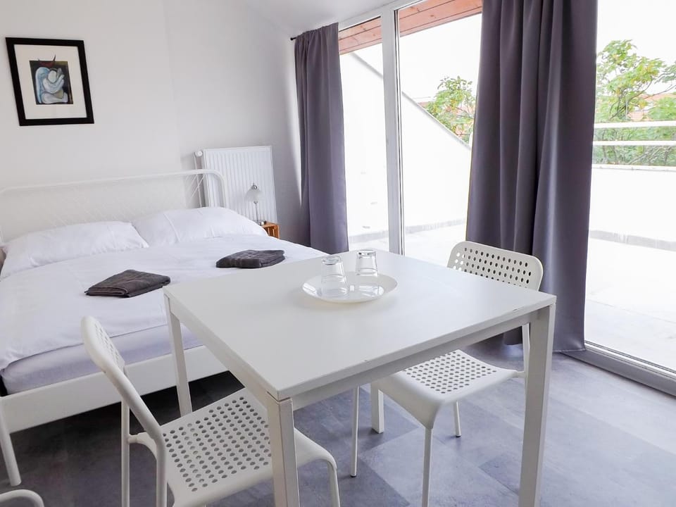 Bed, Photo of the whole room, Bedroom, towels