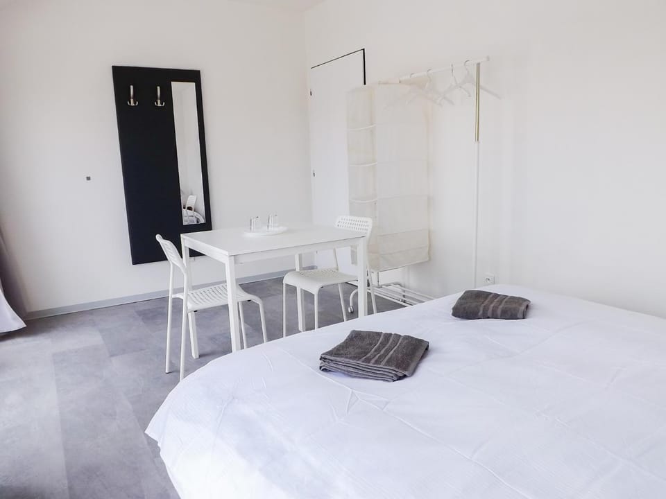 Bed, Photo of the whole room, Bedroom, towels