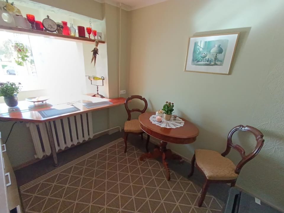 Seating area, Dining area
