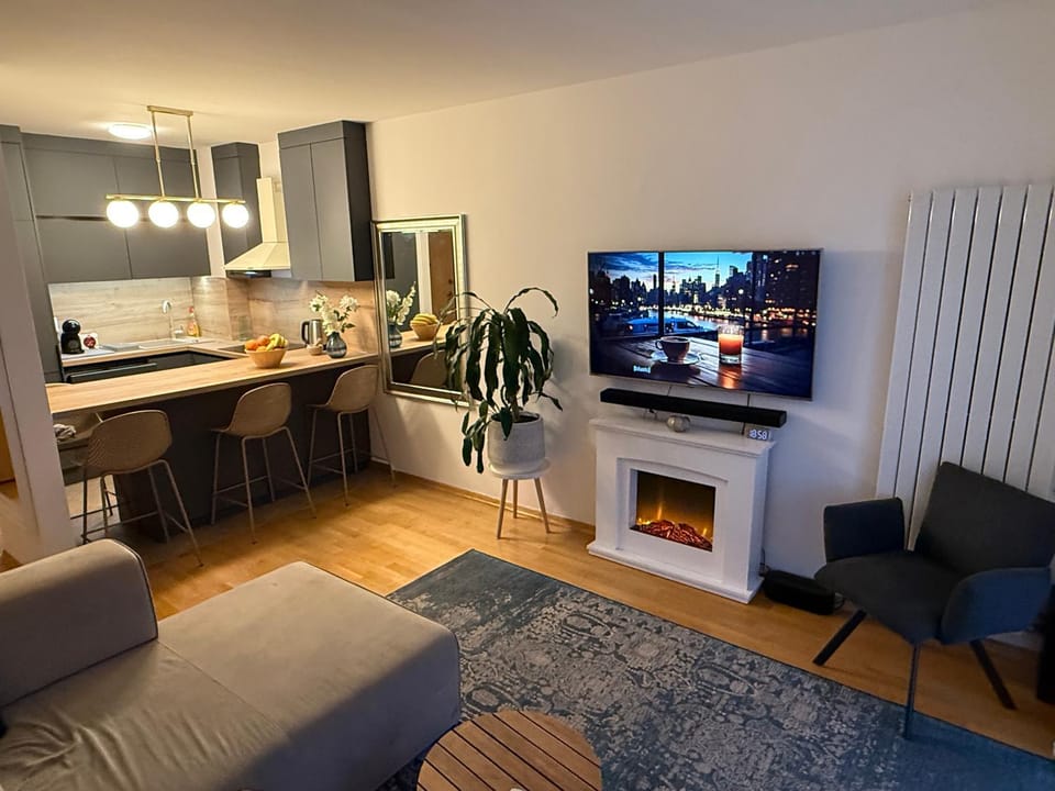 TV and multimedia, Living room, Seating area