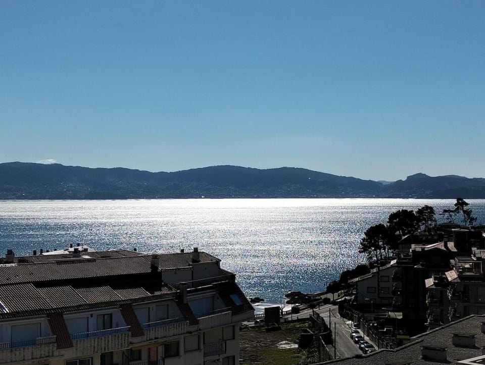 Oasis Costero Sanxenxo Espectacular Terraza y vistas de toda la Ría a 50 metros de la playa de Silgar Apartment in Sanxenxo