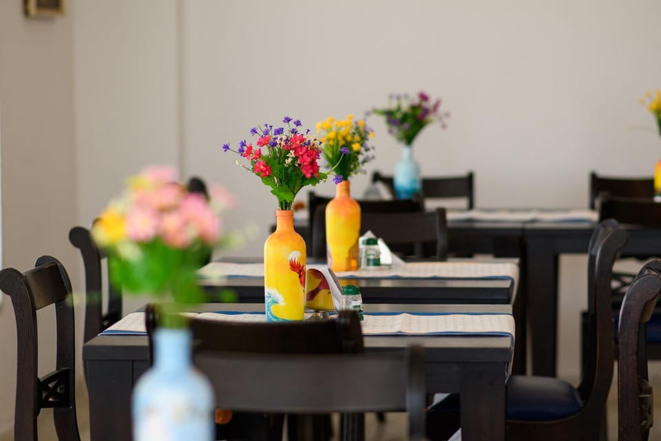 Restaurant/places to eat, Food and drinks, Dining area, Food