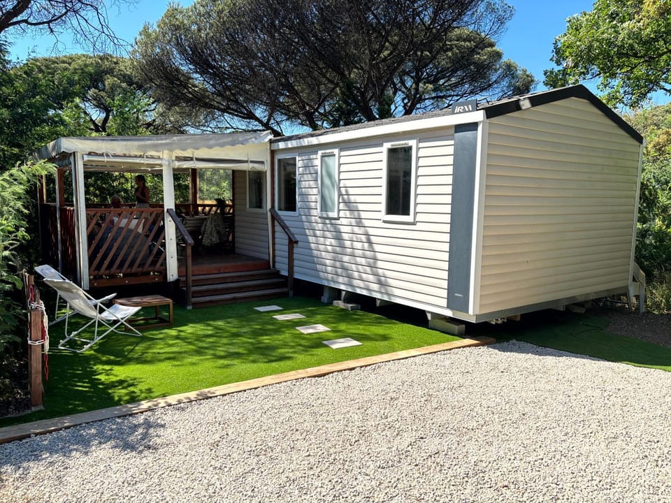 Mobil-Home Camping Parc Montana Gassin - Golfe de Saint-Tropez Campground/ 
RV Resort in Gassin