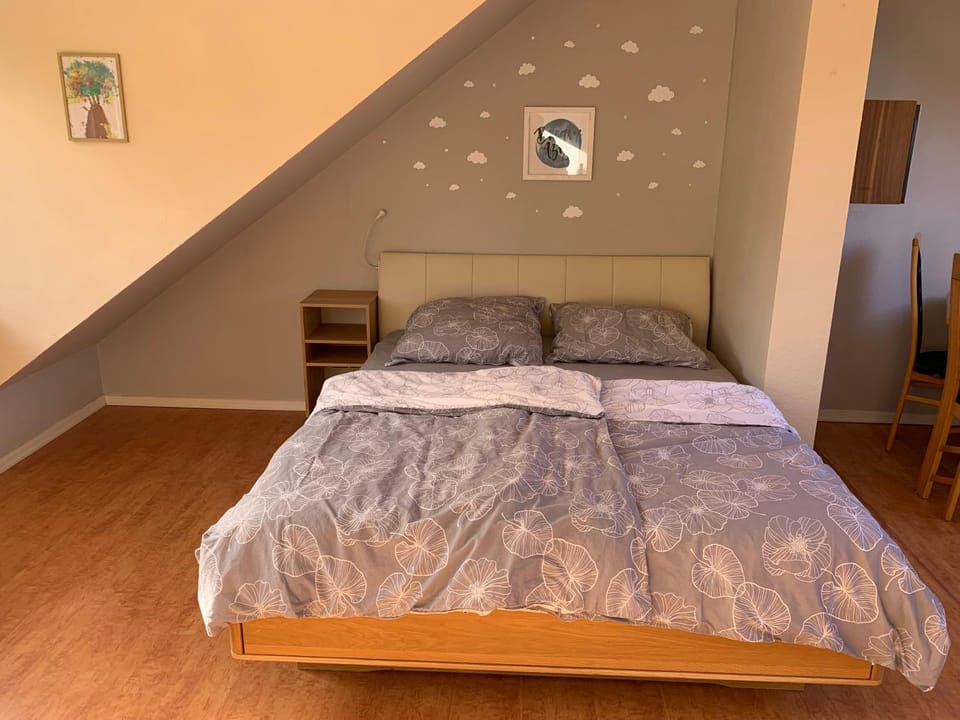 Bed, Photo of the whole room