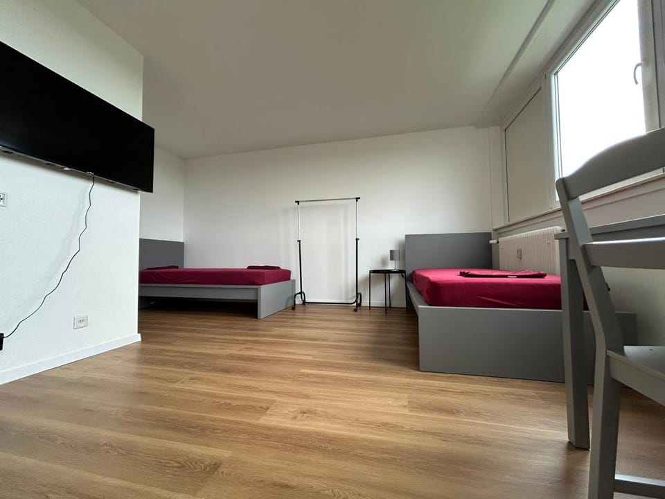 Bed, TV and multimedia, Photo of the whole room