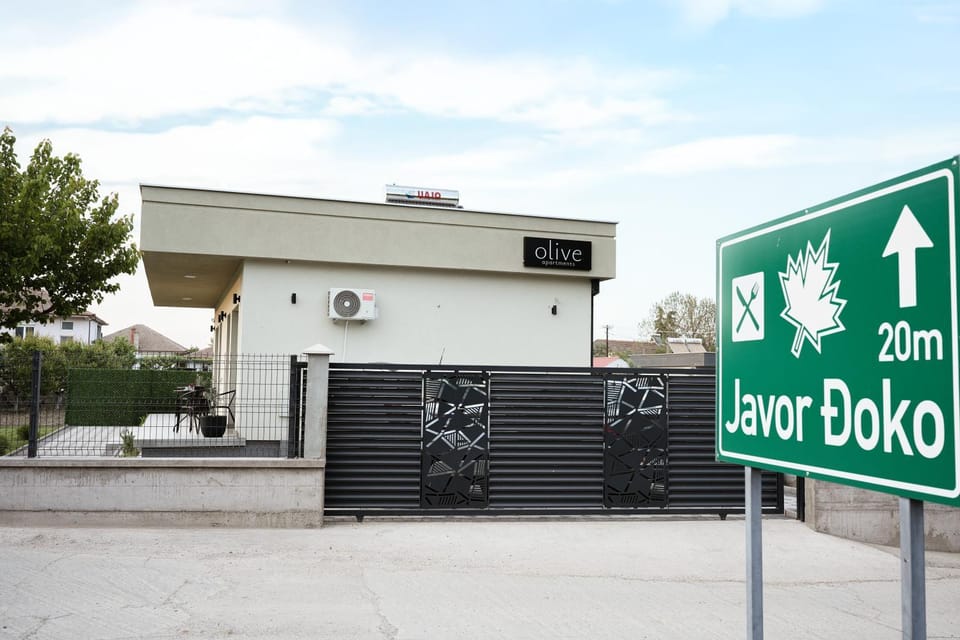 Property building, Facade/entrance, Location