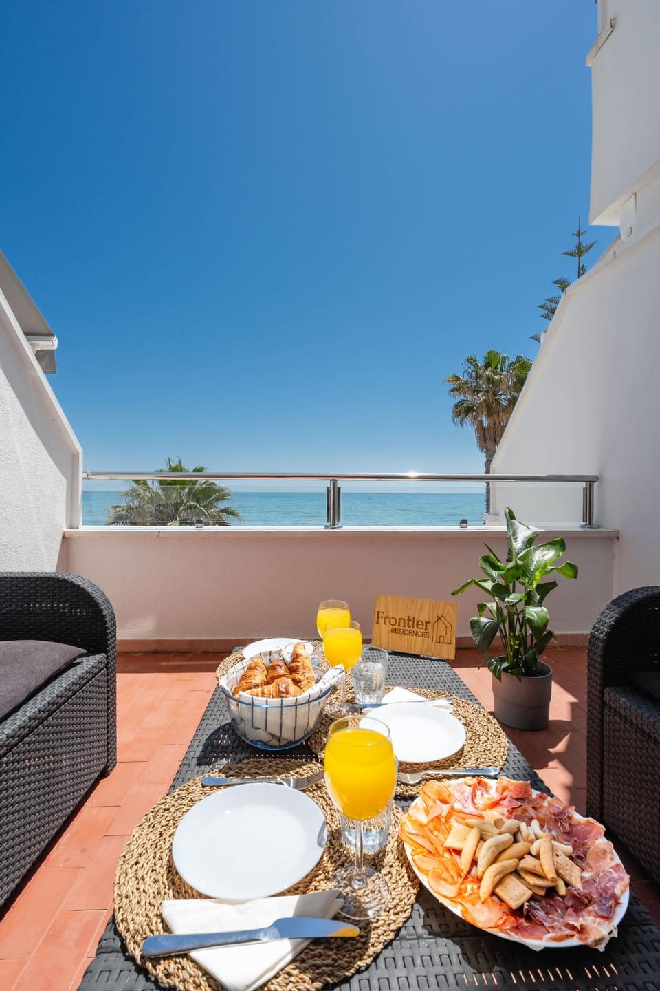 Day, Natural landscape, View (from property/room), Balcony/Terrace, Dining area, Sea view