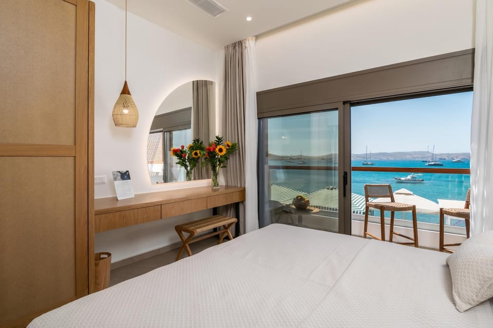 Bed, Photo of the whole room, Bedroom, Sea view, wardrobe