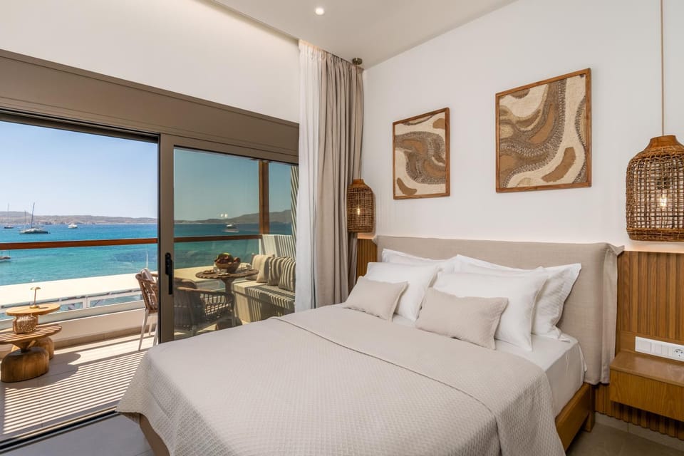 Bed, View (from property/room), Balcony/Terrace, Photo of the whole room, Bedroom, Sea view