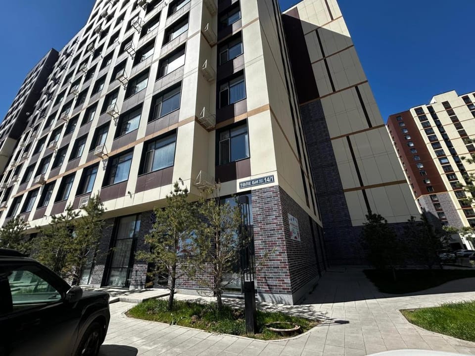 Property building, Day, Street view