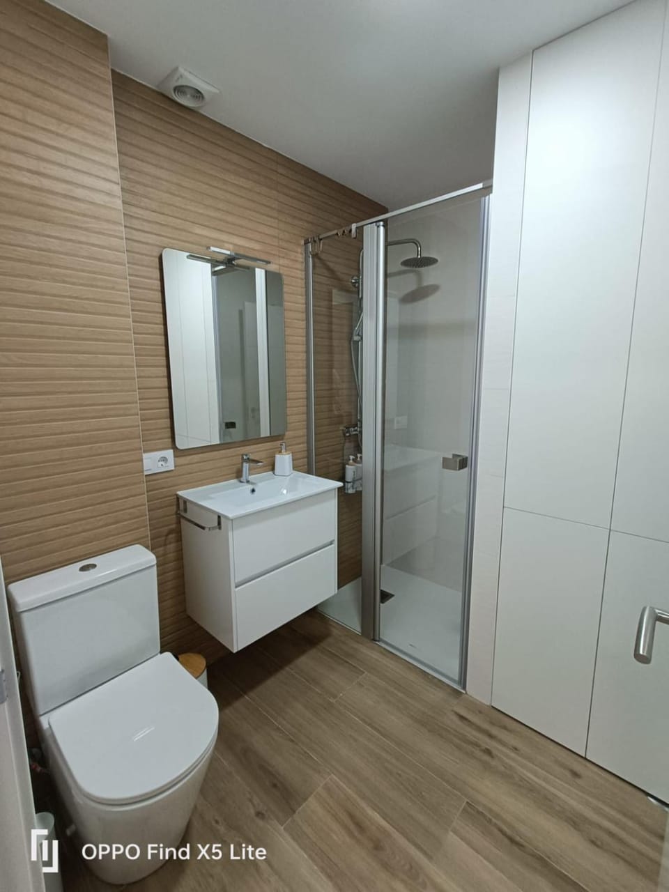 Shower, Bathroom, towels