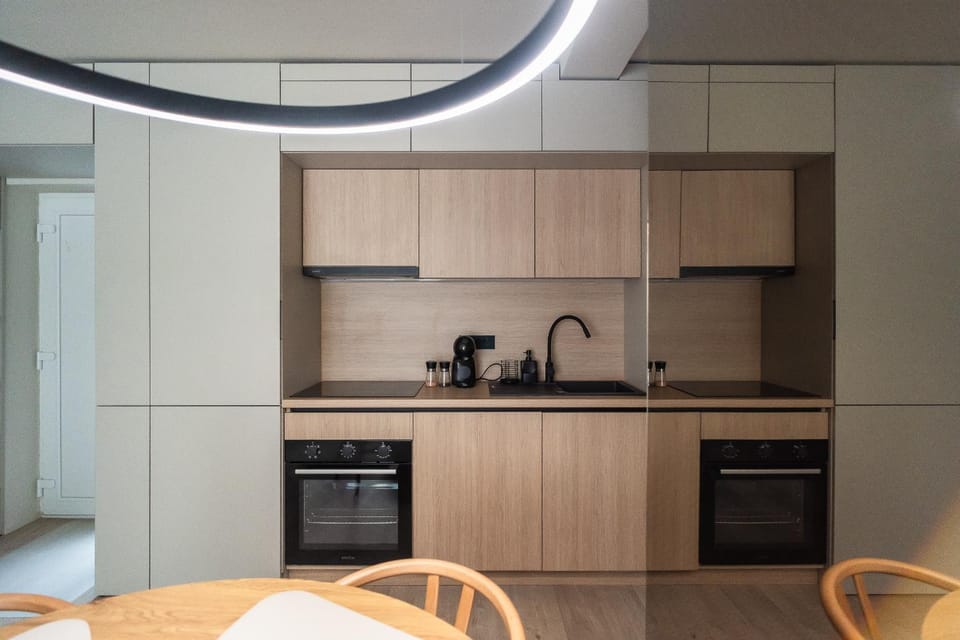 Coffee/tea facilities, Kitchen or kitchenette, oven, stove