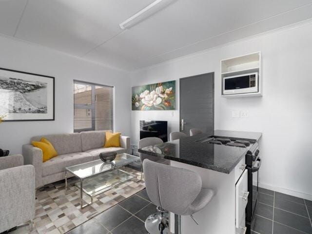 TV and multimedia, Living room, Seating area, Dining area