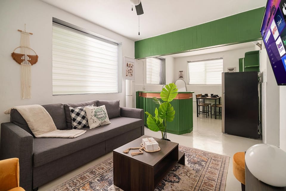 TV and multimedia, Kitchen or kitchenette, Living room, Seating area