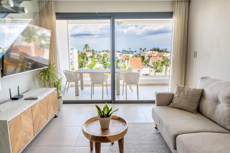 View (from property/room), Balcony/Terrace, Living room, Seating area