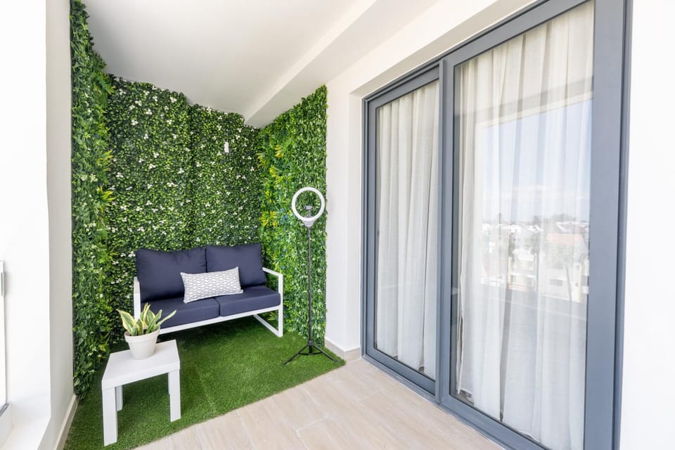 View (from property/room), Balcony/Terrace, Photo of the whole room, sunbed