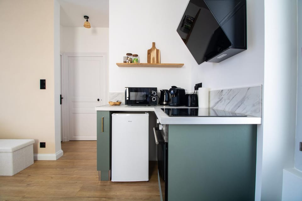 Coffee/tea facilities, Kitchen or kitchenette, oven, toaster