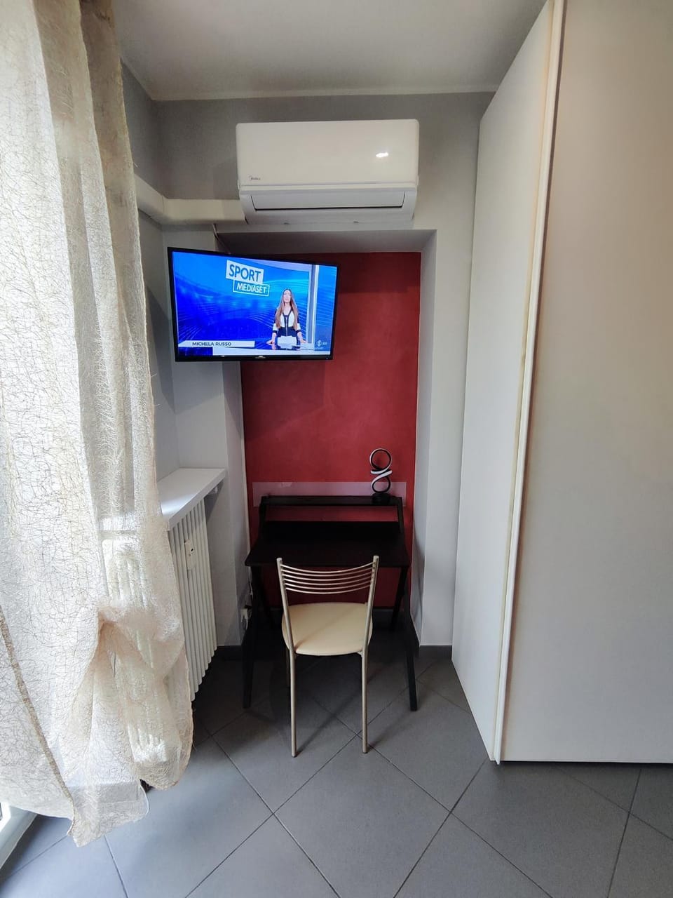 LUXURY GRAFFITI TALES HOUSE Vibò Apartment in Turin
