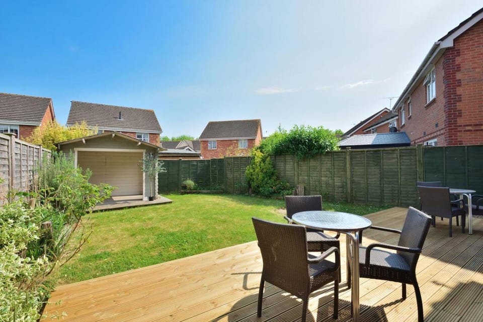 15mins walk to City Garden & Patio Park 3 Cars House in Hereford