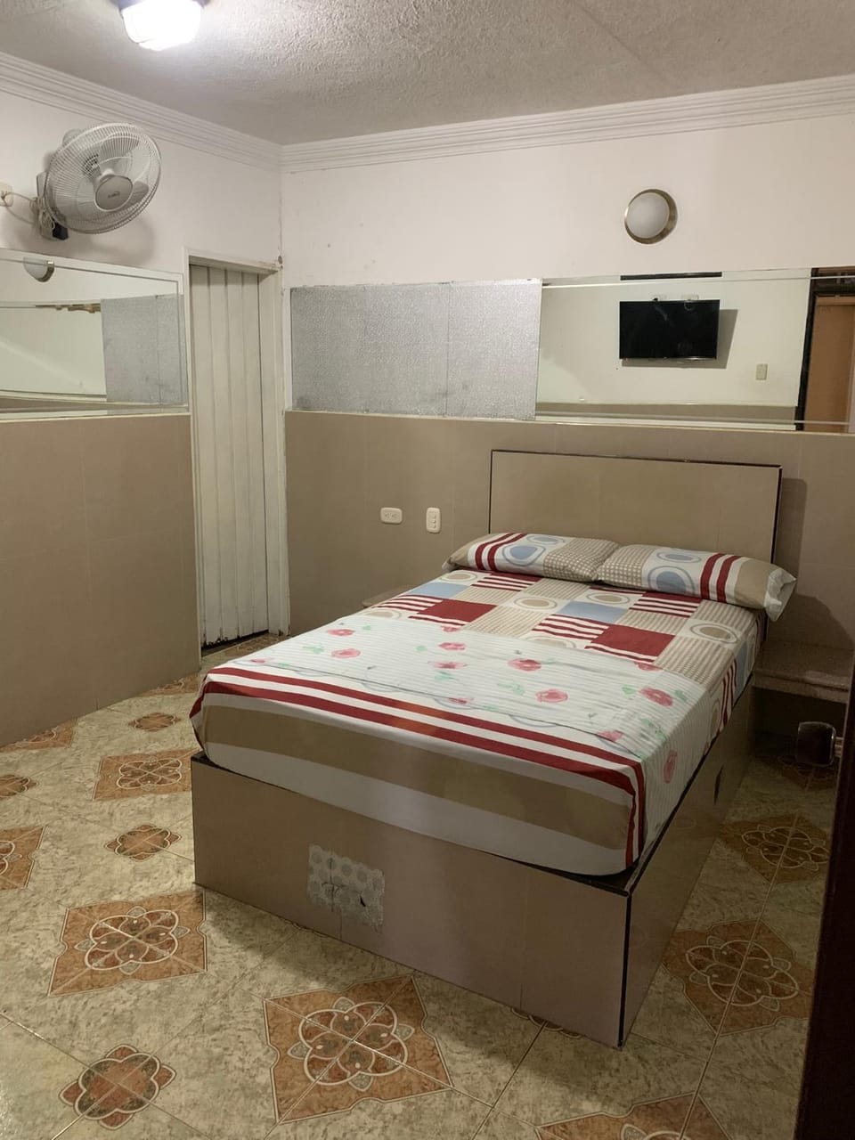 HOTEL DEl PARQUE Hotel in Buga