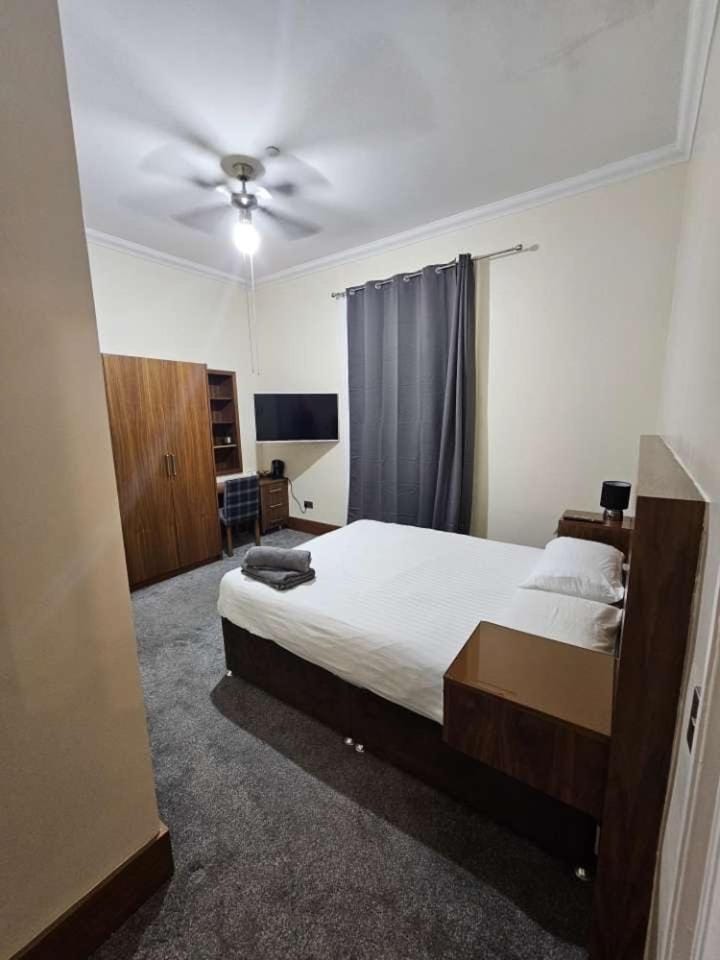 Double Room With Private En-suite Vacation rental in Edinburgh