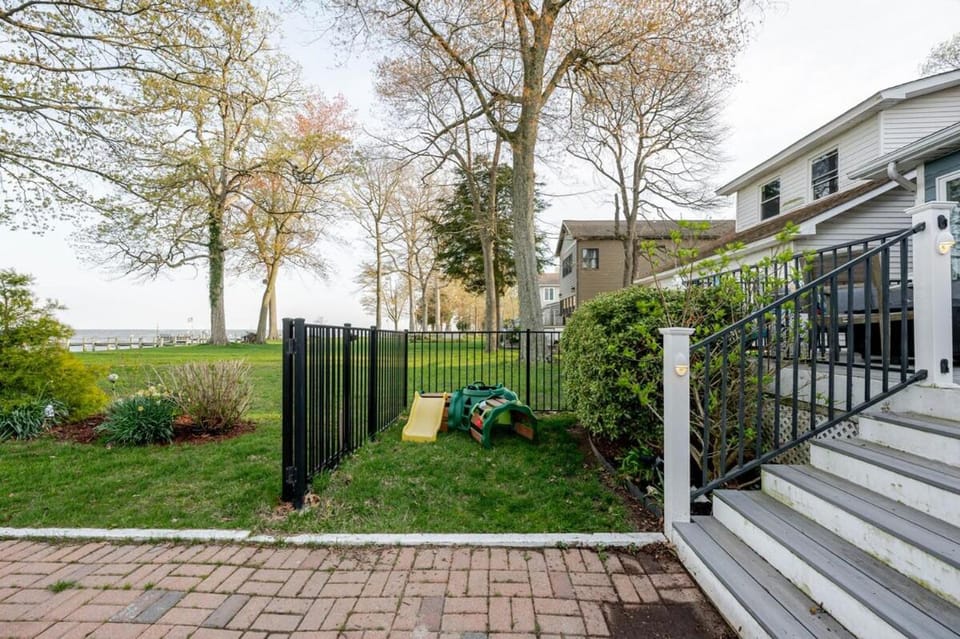 Waterfront Lux Cottage With Amazing Views Near DC House in Anne Arundel County