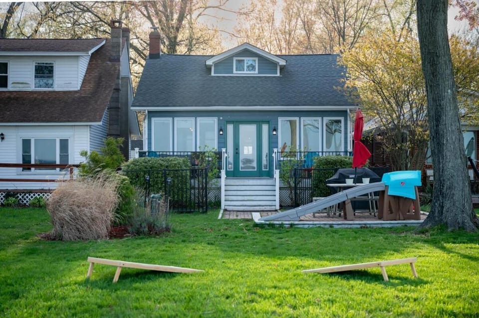 Property building, Patio, Day, Garden, Garden view