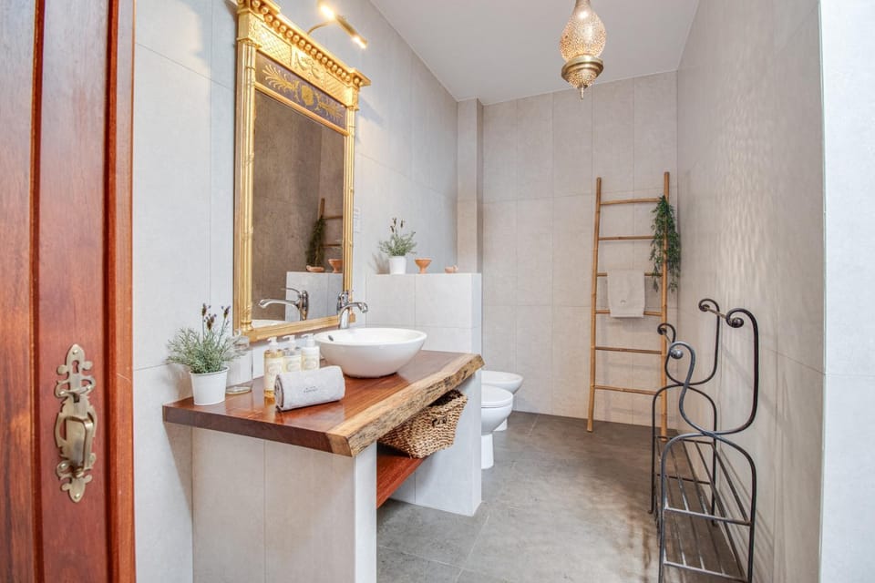 Bathroom, towels