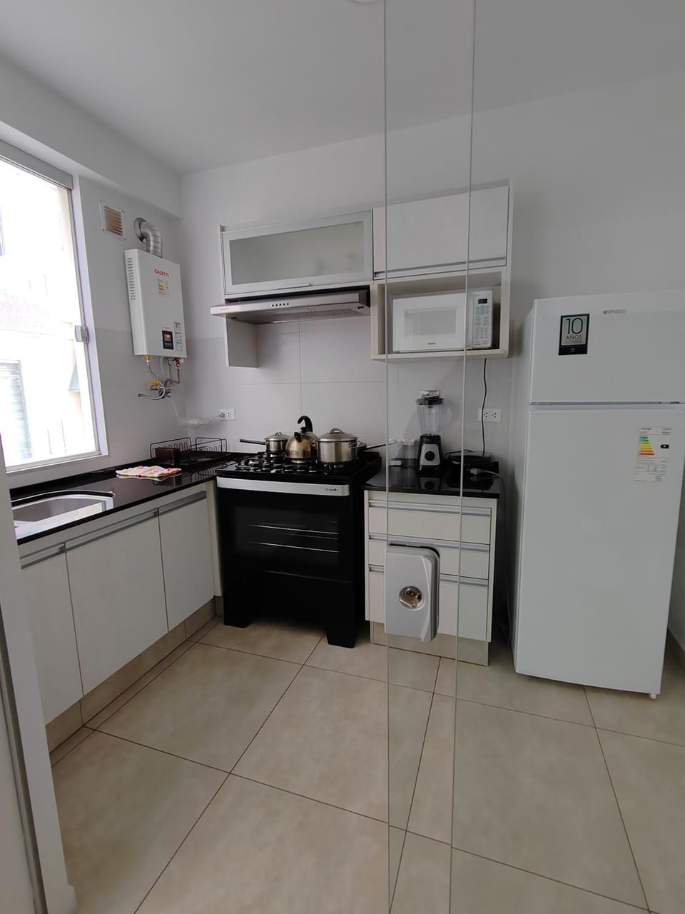 Kitchen or kitchenette, dishwasher, oven