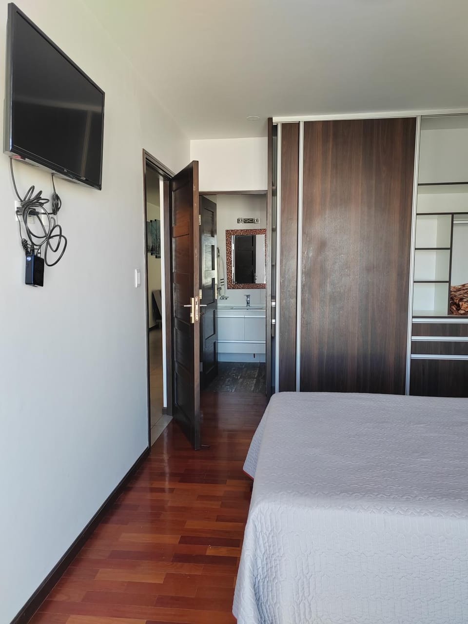 TV and multimedia, Photo of the whole room, Bedroom, wardrobe