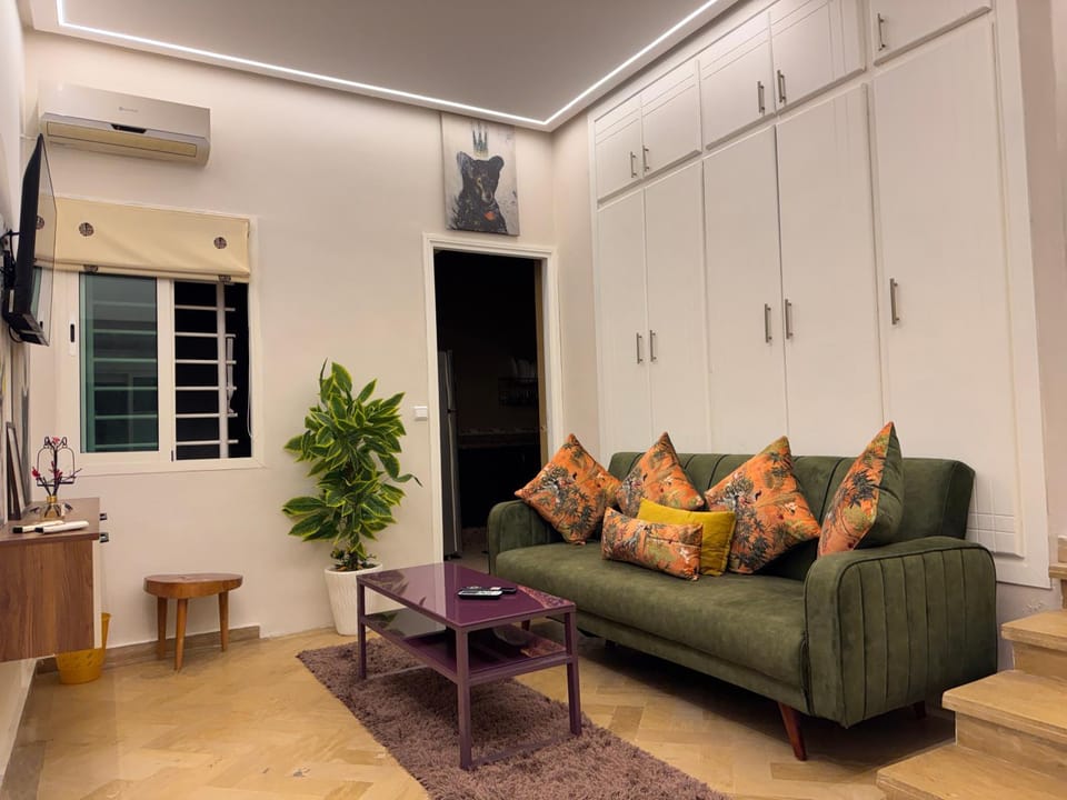 Living room, Seating area, air conditioner