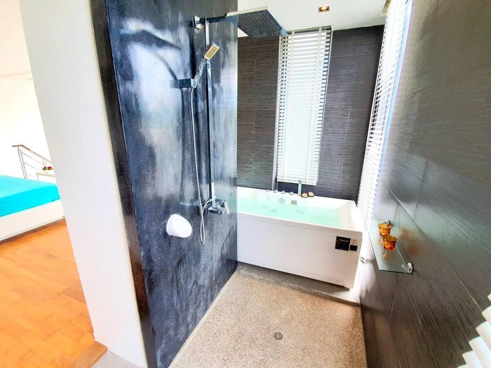 Beautiful Modern Penthouse Kamala Beach Apartment in Kamala